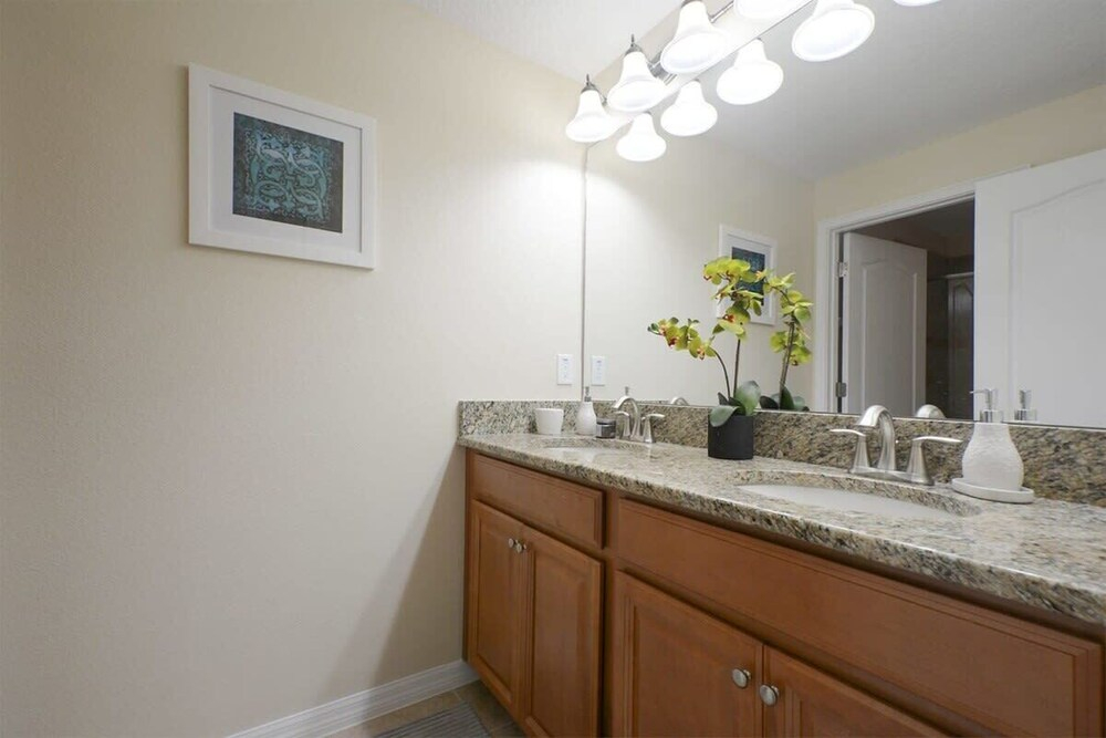 Charming 4bdr Townhome at Storey Lake Resort