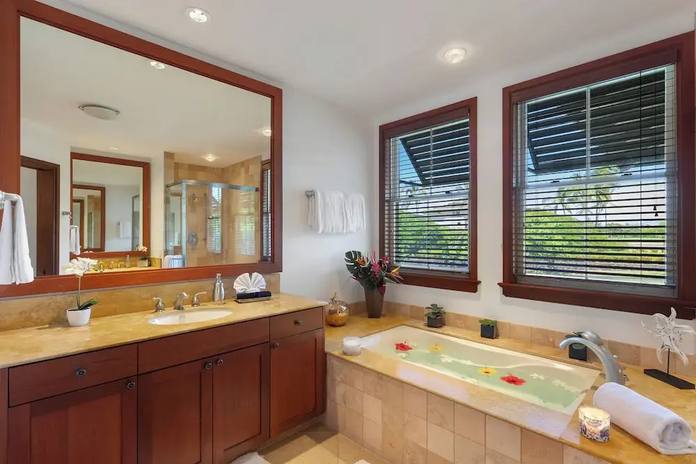 Hilton Pool Pass Included, Kolea - Luxe Penthouse, Walk to Beach