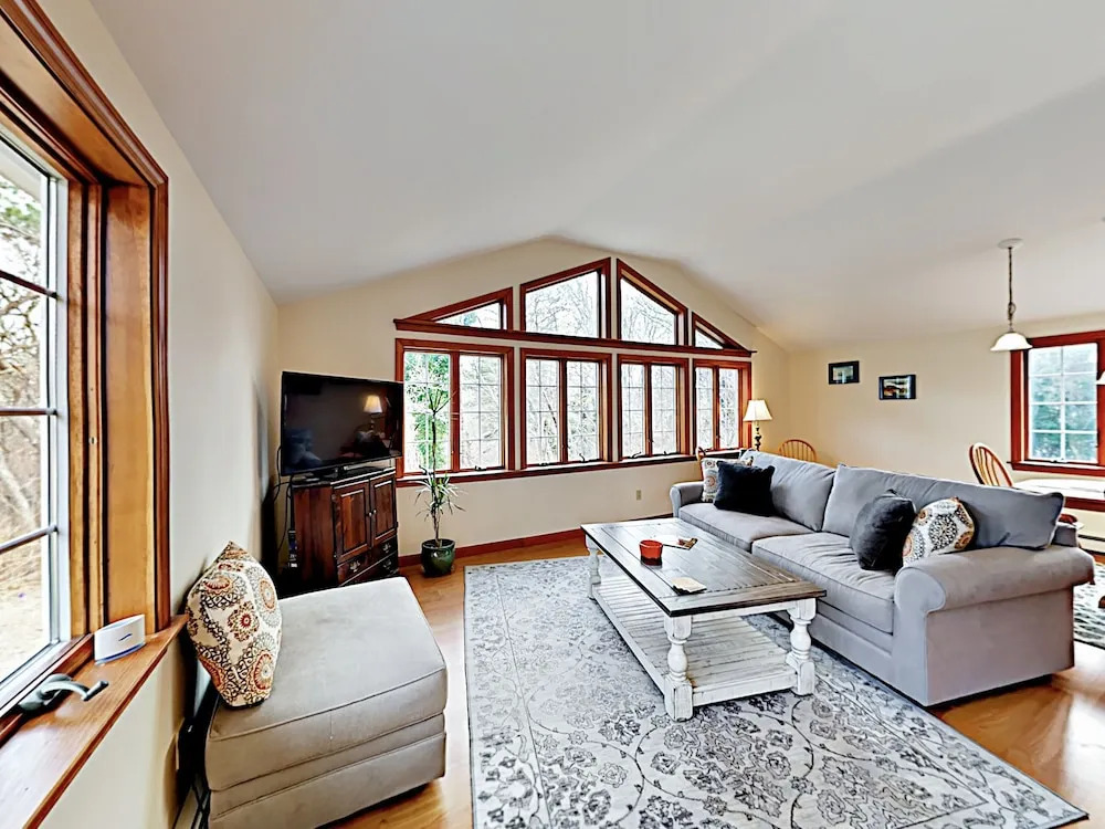 Hilltop - 3 Br Home