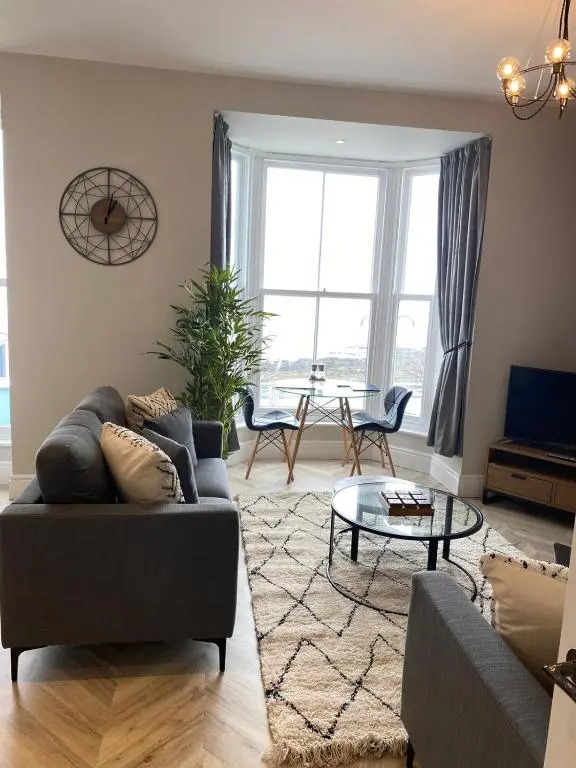 Belmont Apartment 2