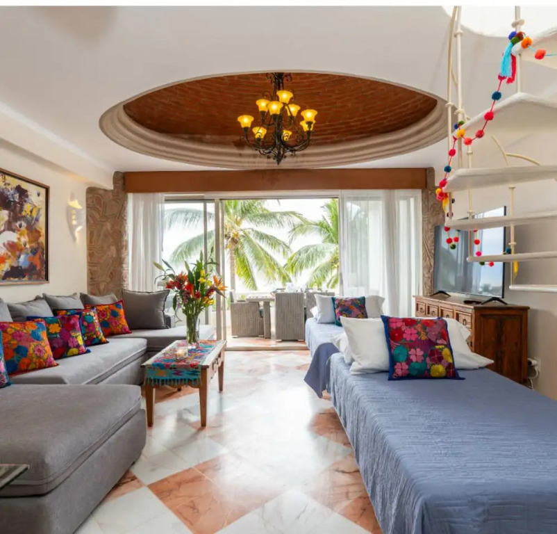 Ocean Front Penthouse Pool Sleeps 8 People