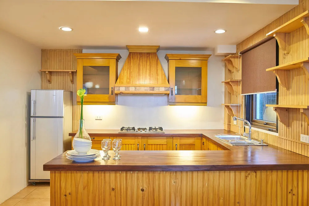 Exclusive Village Home Near Country Club, 18 pax