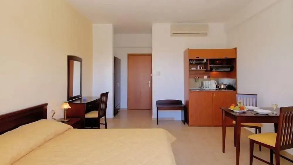 Palirria Hotel & Studios