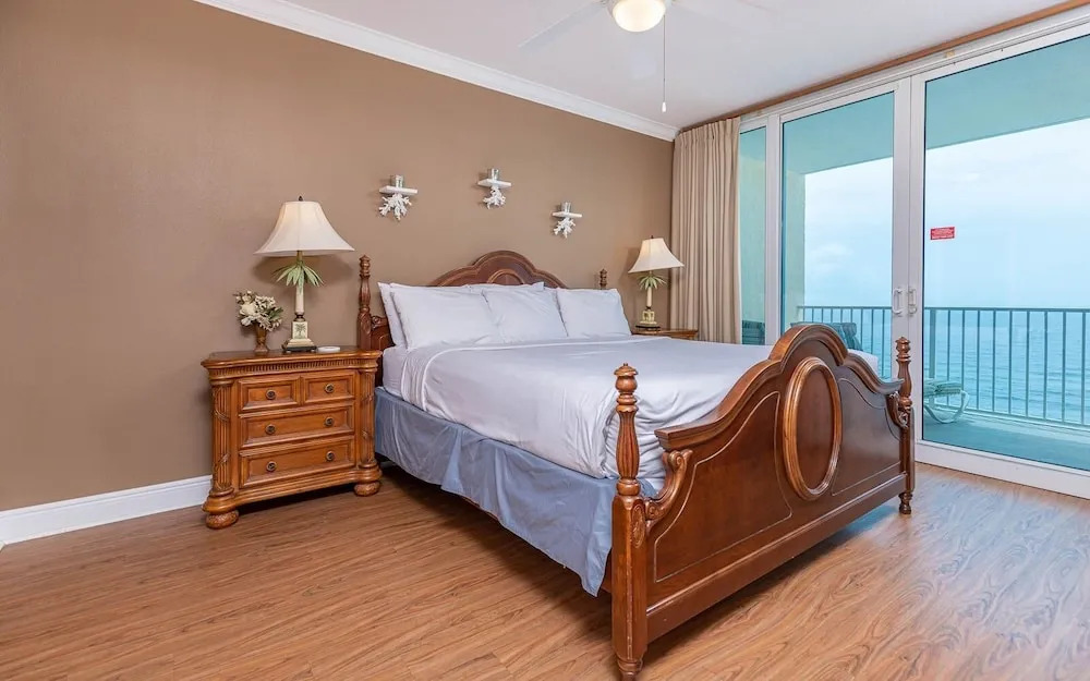 San Carlos 408 by RedAwning