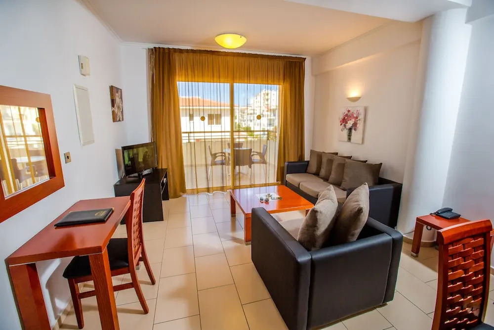 Sanders Seaview Paphos