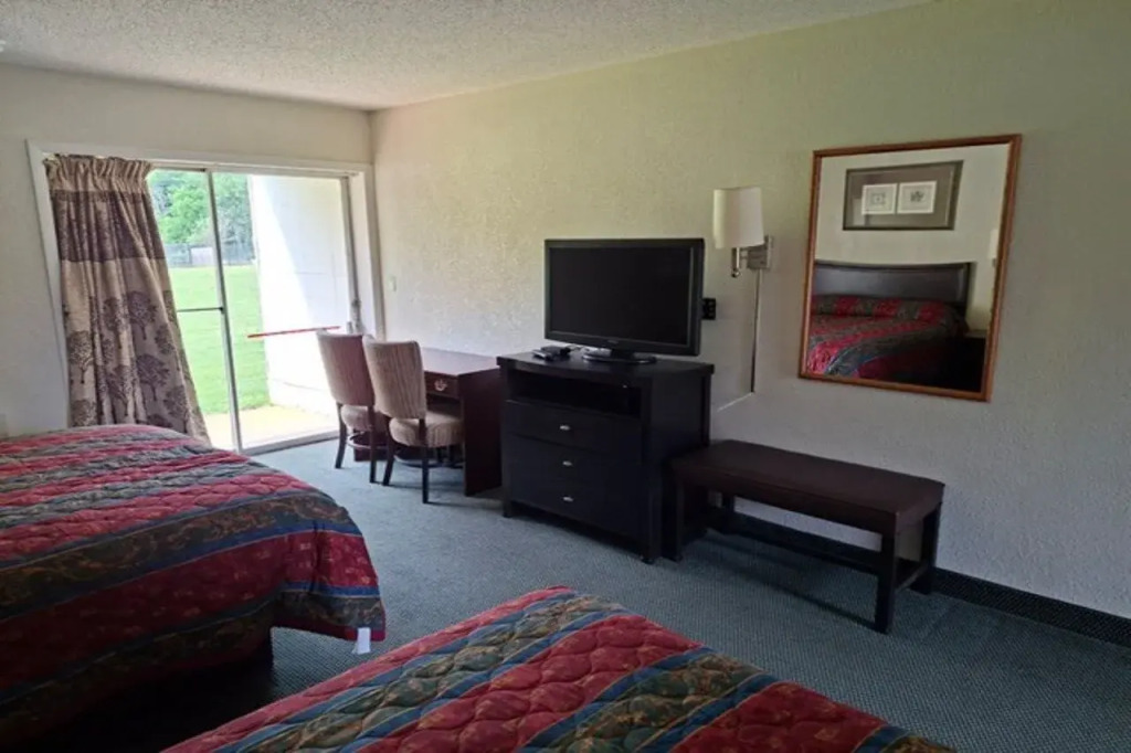 Hometown Inn Staunton VA near Hwy 11