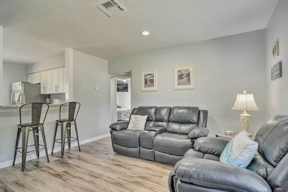 Sunny Seminole Home: Grill, Fire Pit & Fenced Yard