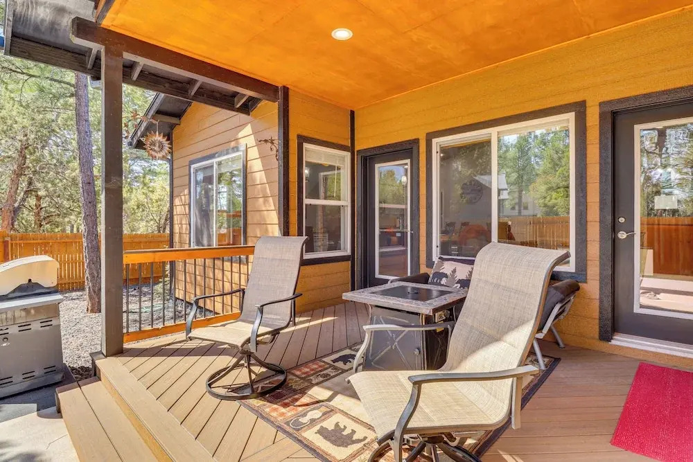 Hot Tub & Outdoor Living: Relaxing Show Low Cabin