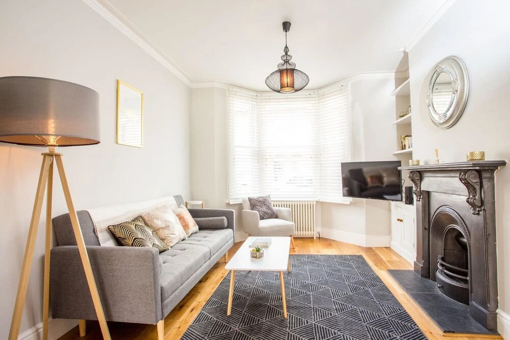 Modern 3 Bed Home in trendy Cambridge suburb