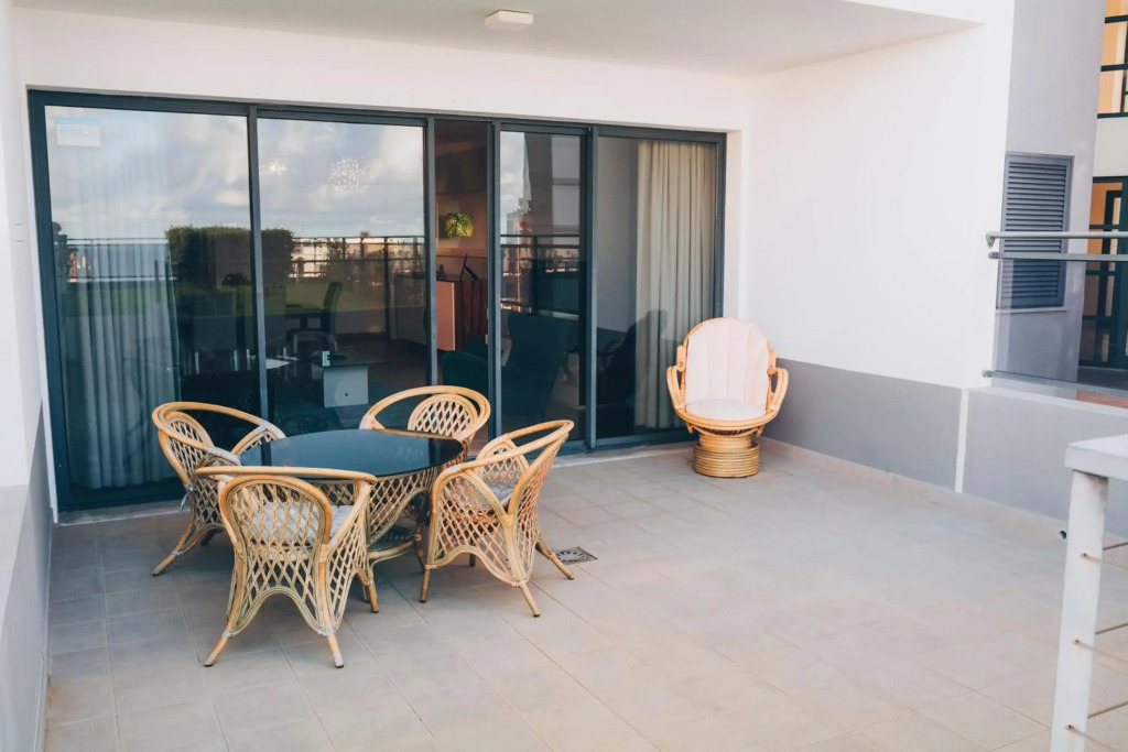 Beautiful Apartment with Sea View and Garden