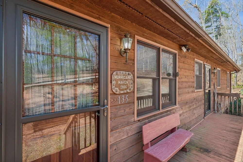 Warm And Cozy Cabin In Lake Lure, Nestled In Hardwood Trees, Peaceful Home- Wifi 3 Bedroom Home by Sunscape Property Management