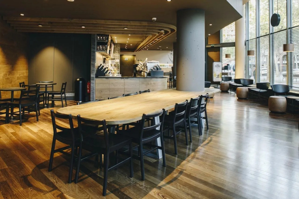 B Hotel