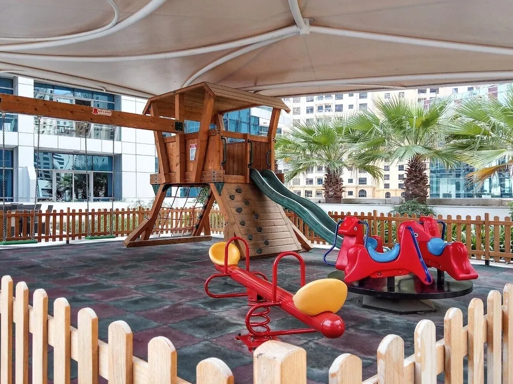 Astonishing 1BR Apt With Amazing Marina Views