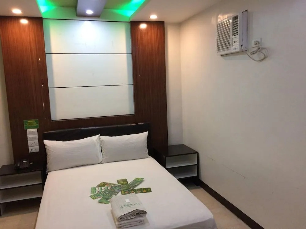 RedDoorz at Ranchotel Alabang