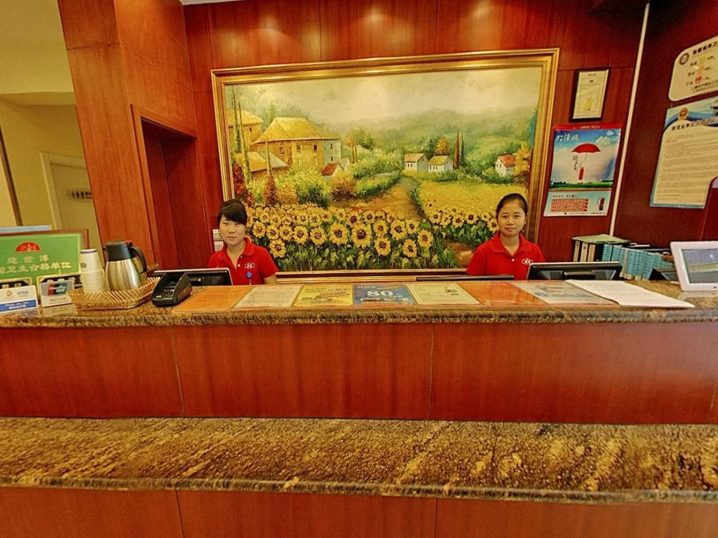 Hanting Premium Hotel Dapuqiao Sun Moon Light Center