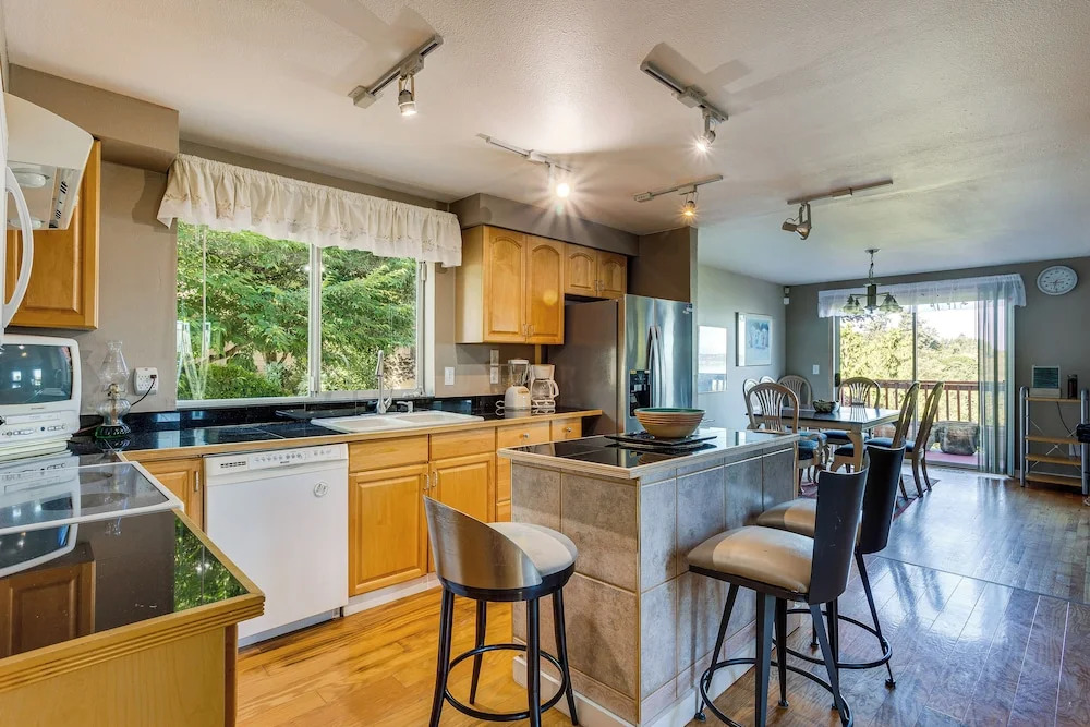 Federal Way Vacation Rental: Bay & Mountain Views!