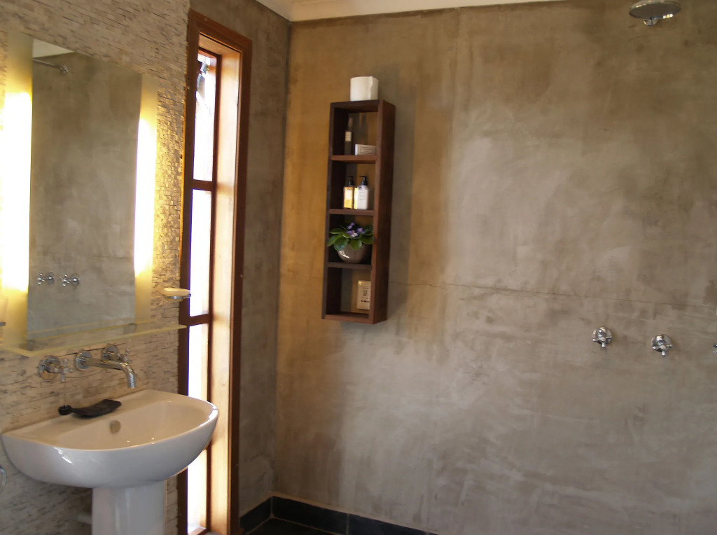 African Violet Guest Suites
