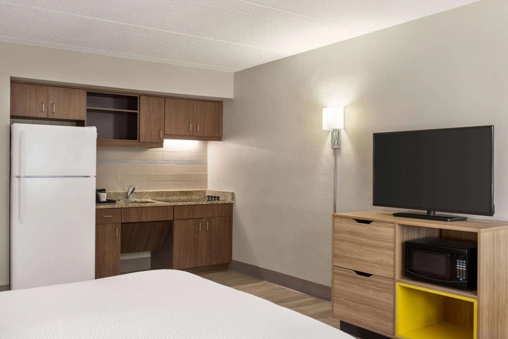 Days Inn by Wyndham Cocoa Beach Port Canaveral