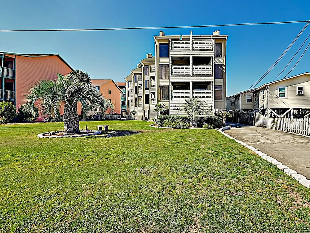 New Listing! Gulf Oasis W/ Pool - 1 Block To Beach Condo