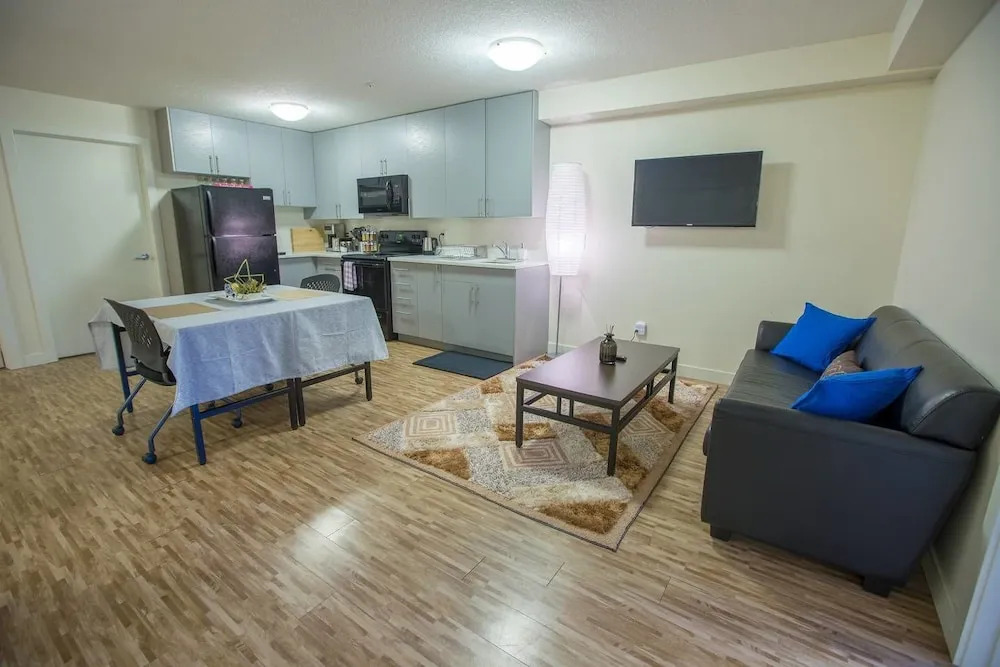 Stay With Ease Hospitality! 1 Bed 1 Bath