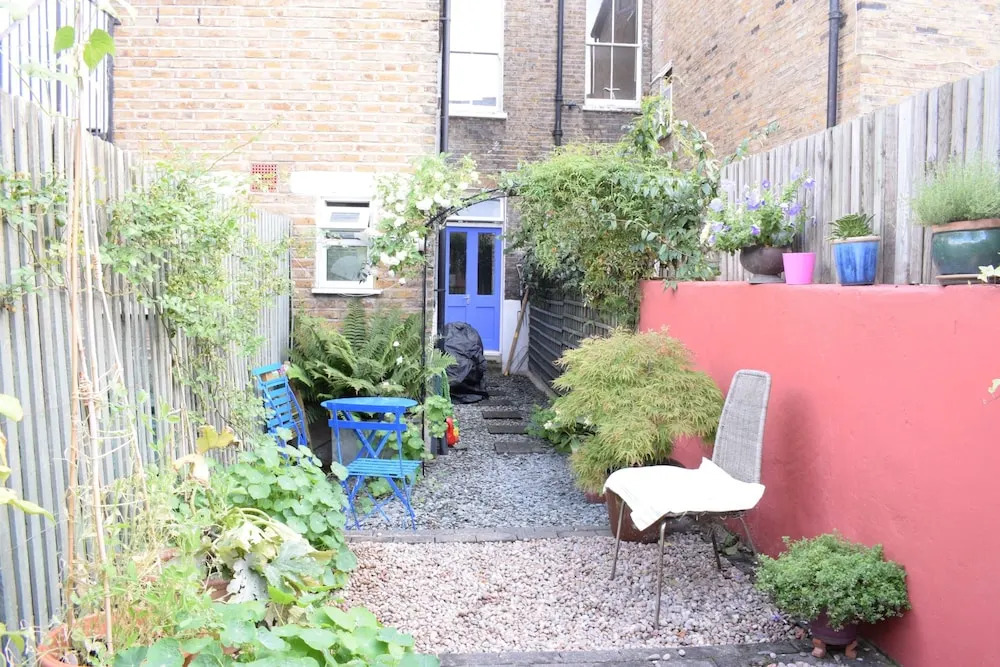 Spacious 1 Bedroom Victorian Apartment