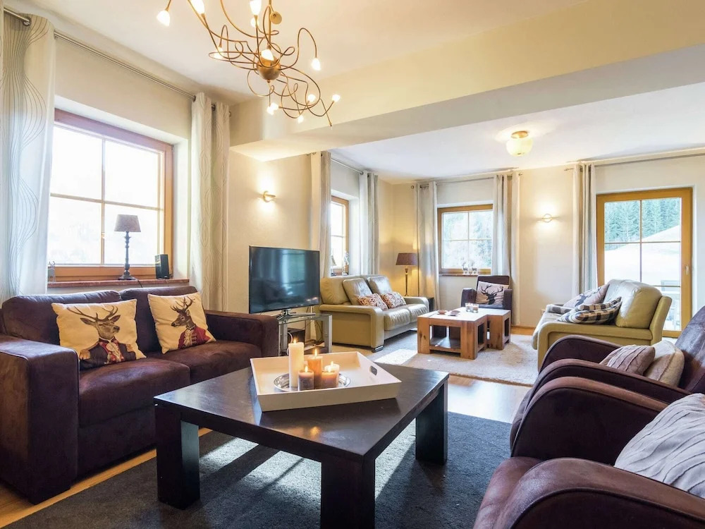 Beautiful Luxury 5 Star Chalet, 17 People With In-house Wellness Centre. A Winner!
