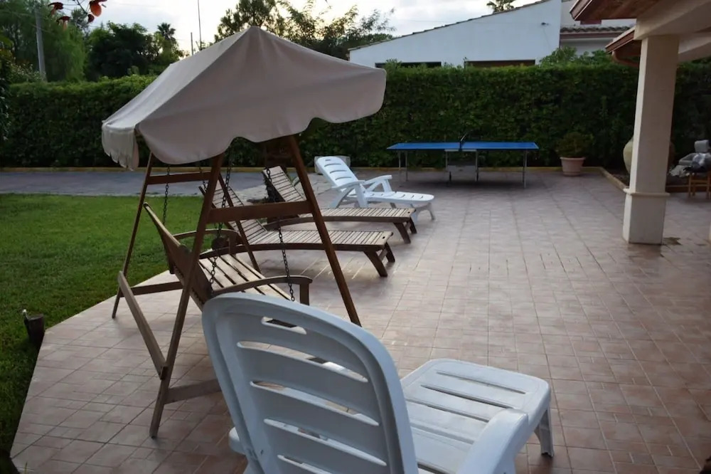 Villa piscina a due passi dal mare