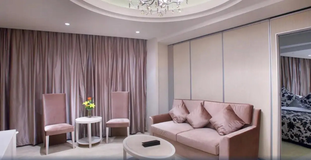 Ningbo Holiyacht Crystal Hotel