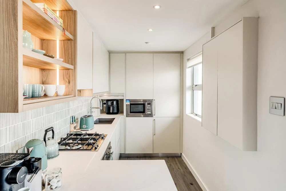 Mouille Point 1 Bed w Sea Views Skyshore Apartment