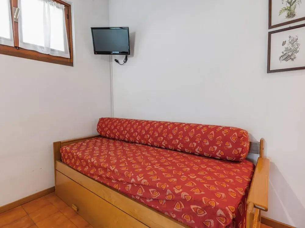 Comfortable Apartment in Garda With Swimming Pool