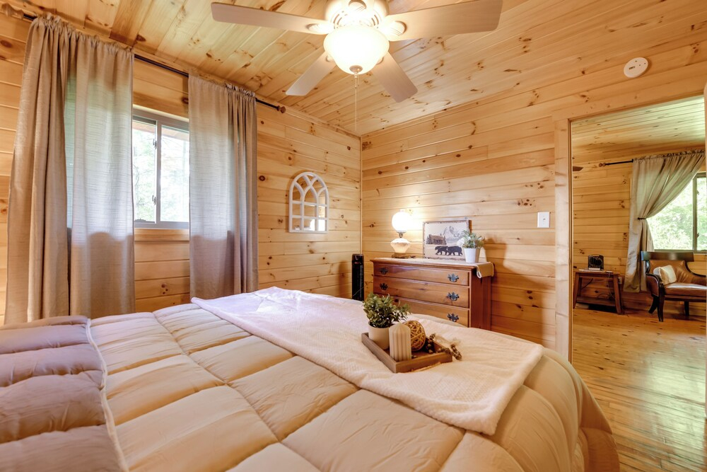 Bryson City Cabin in Smoky Mtn with Resort Amenities
