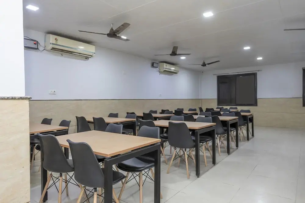 Silver Key Pooth Kalan by OYO Rooms