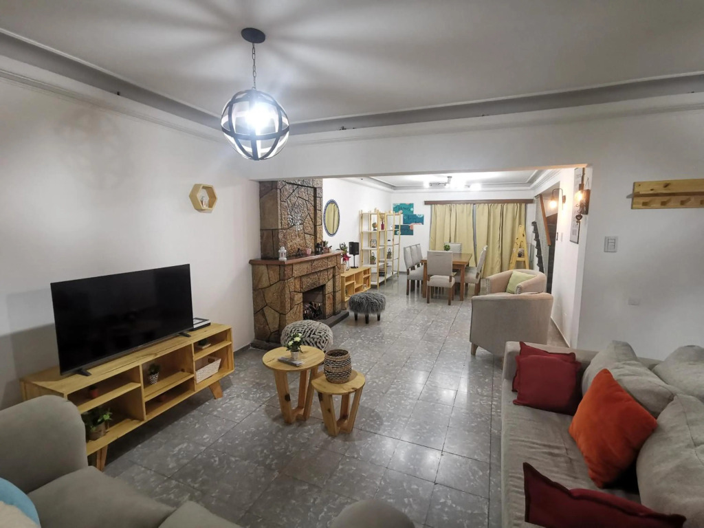 CASA EN LA CIUDAD DEL BUEN VINO - EXCELENTE UBlCACION