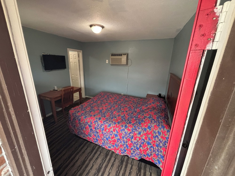 Hiway Inn