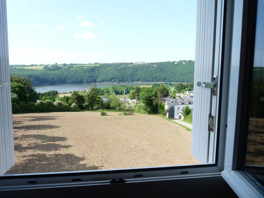 Holiday Home With sea Views, Tregarvan