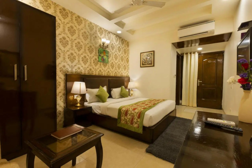 Hotel WHITE & BLUE Delhi Airport