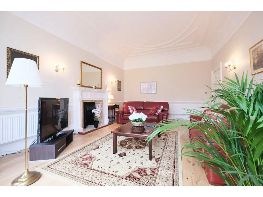 Amazing 3-bedroom Garden Flat for 6 in Ealing