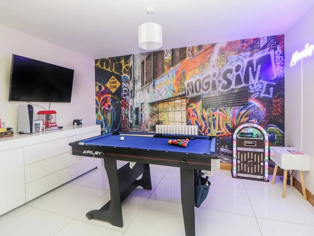 2 White Rock Court