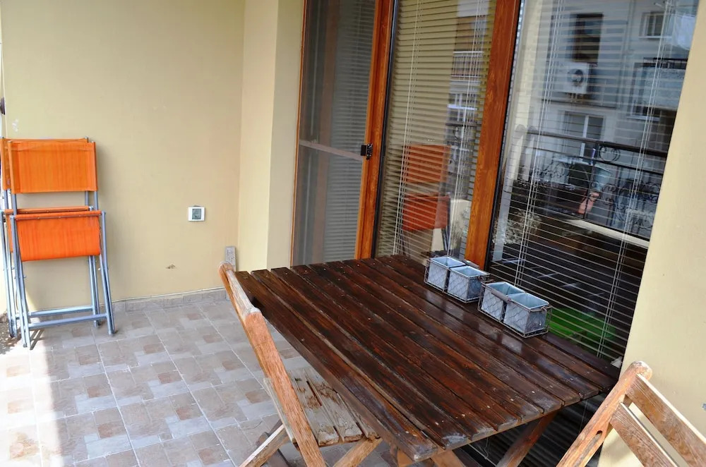 FM Premium 1-BDR Apartment-ART