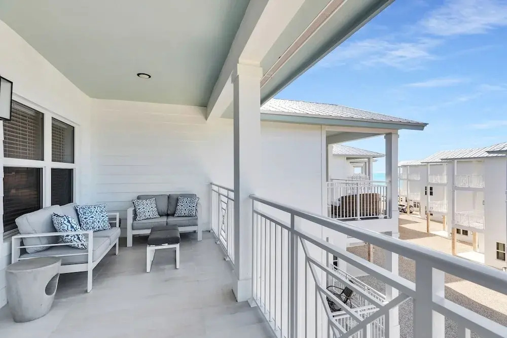Islamorada Home, Ocean Views, Playroom, Near Tiki Bar, Pool, And Boat Dockage, Ultimate Keys Getaway 3 Bedroom Home by RedAwning