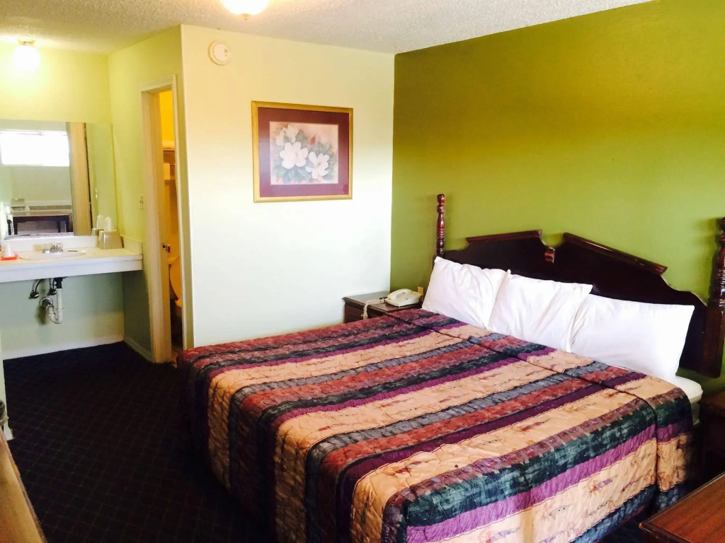Super Inn & Suites