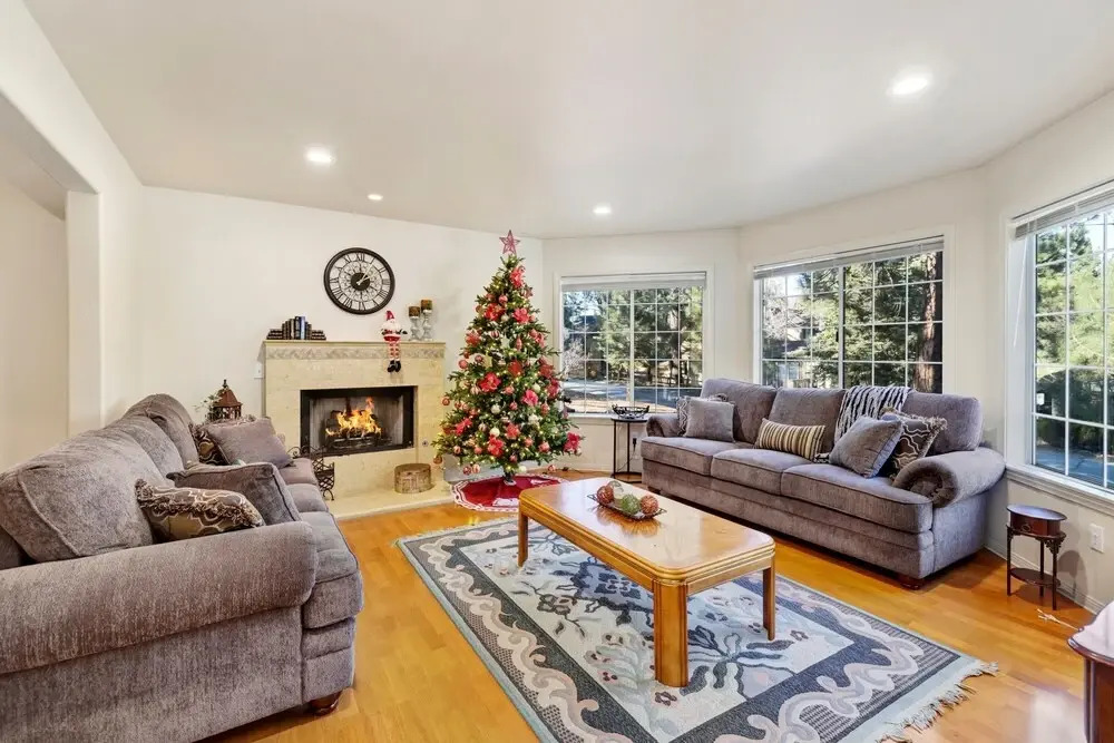 2091-mockingbird Getaway 4 Bedroom Home by RedAwning