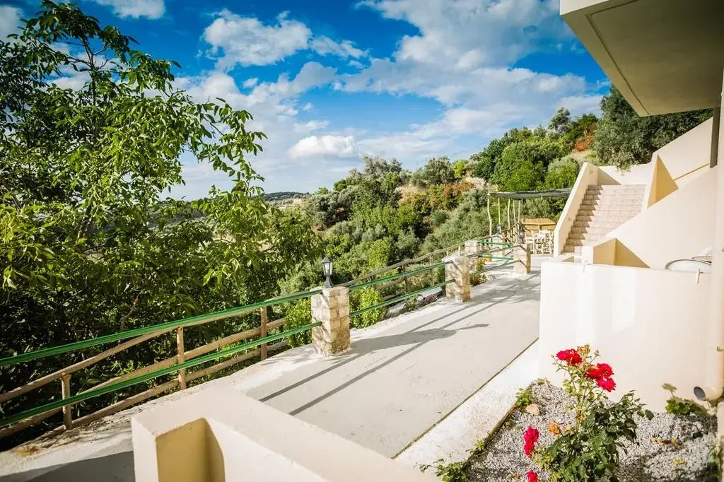 Thomas Hillside Retreat
