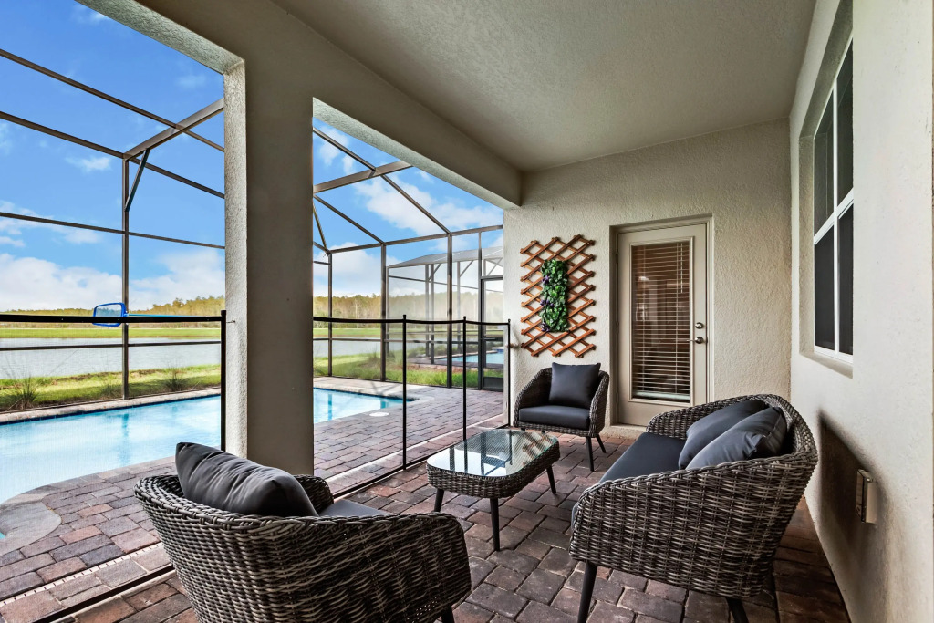 6 Bedrooms 6 Bathrooms Storey Lake 2851 Bd