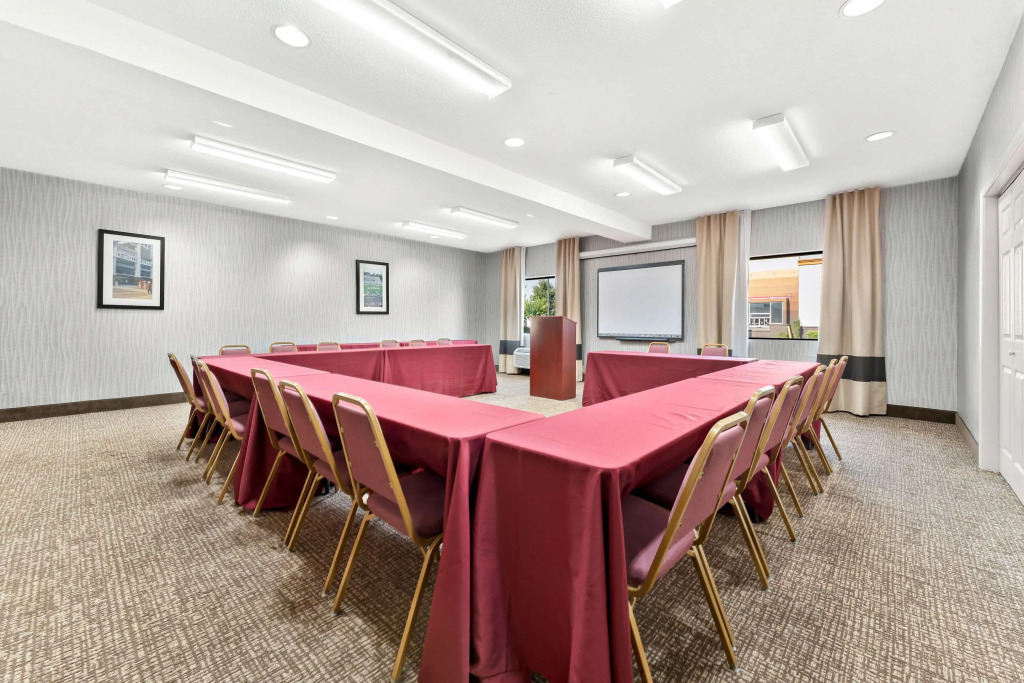 Comfort Suites near Robins Air Force Base