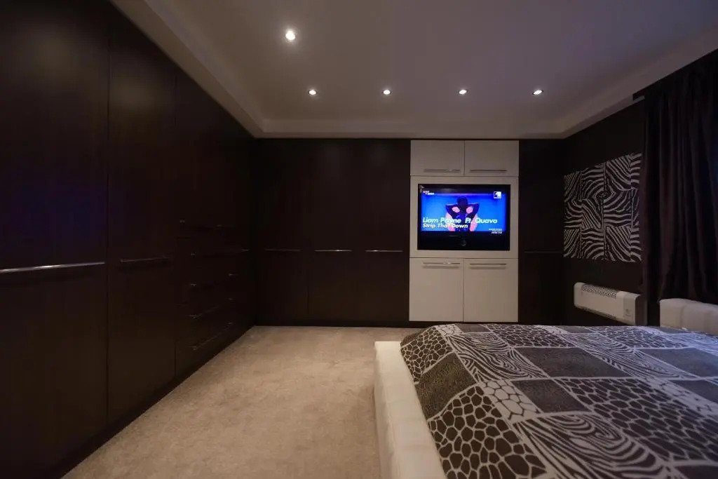 H & V Residence - Bungalow Apartment