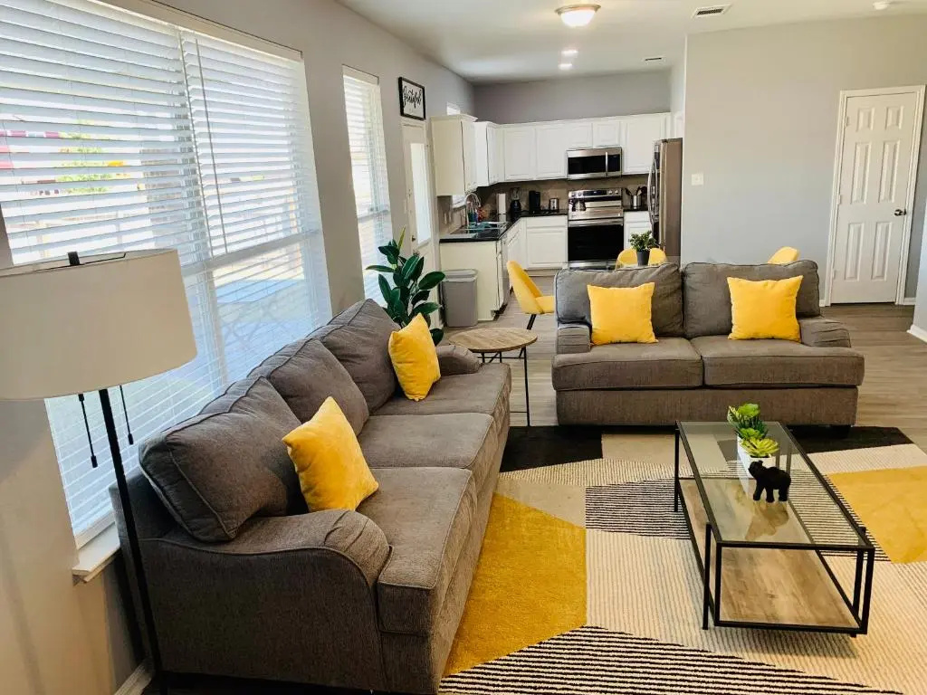Cozy 3 bedroom House in Killeen; close to Fort Hood, airport, and 50 mins to Austin!