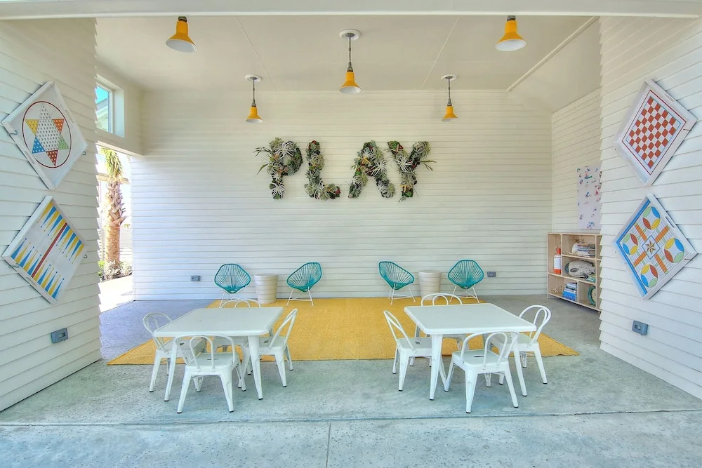 Spacious 4br/3ba W/ 2 Pools & Boardwalk To Beach 4 Bedroom Home