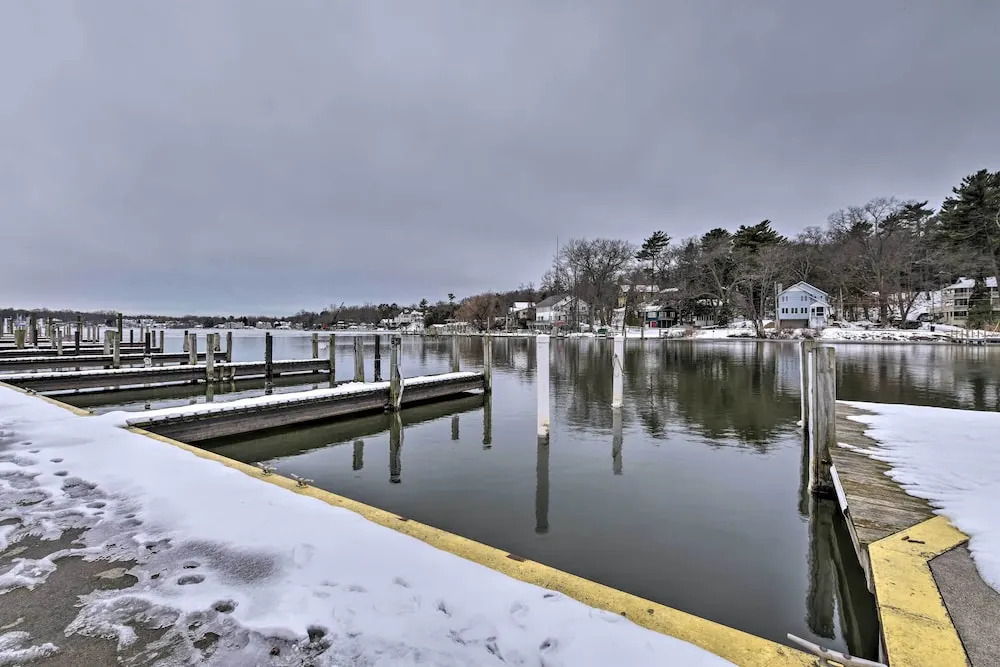 Charming Saugatuck Condo w/ Private Deck + Grill!
