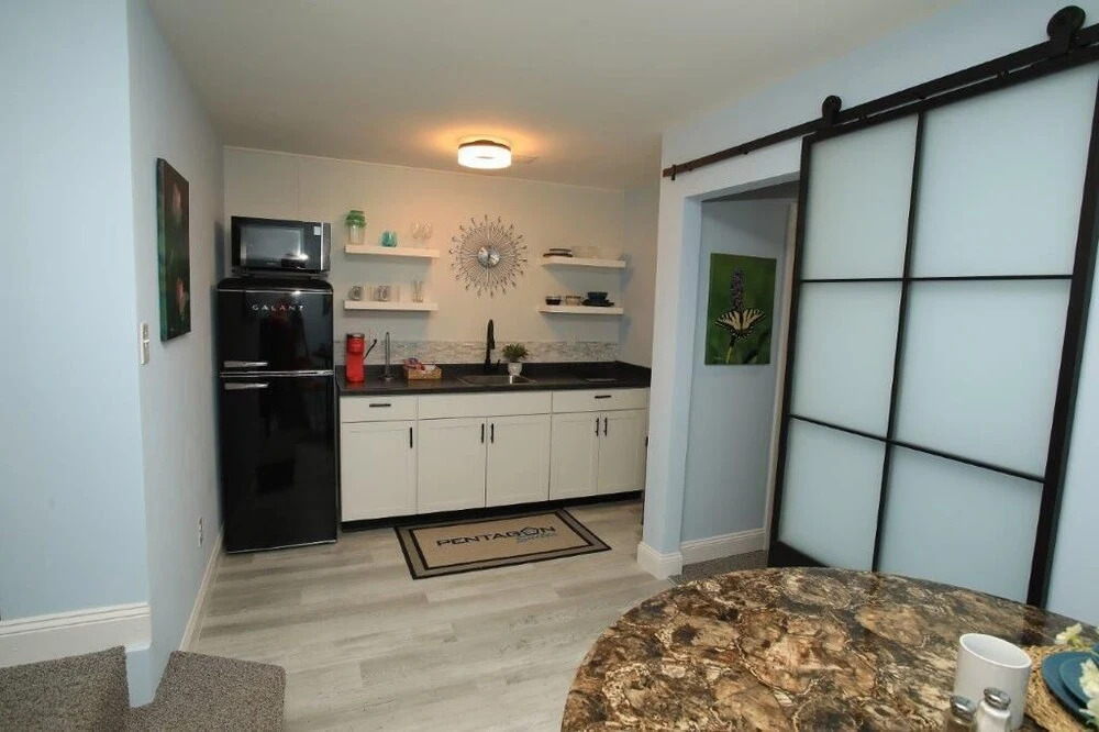 Pentagon Suites